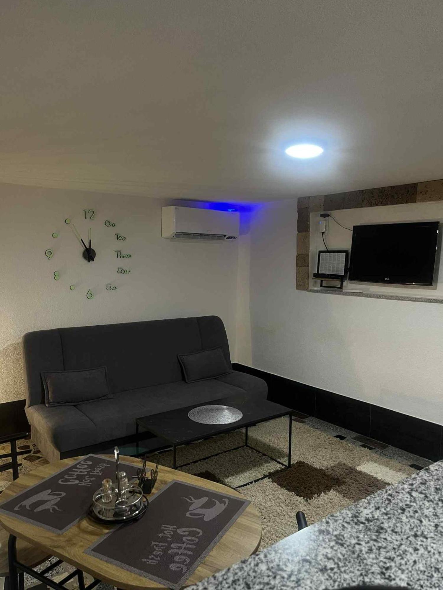 Studio Apartman Azra Kulen Vakuf Exterior photo